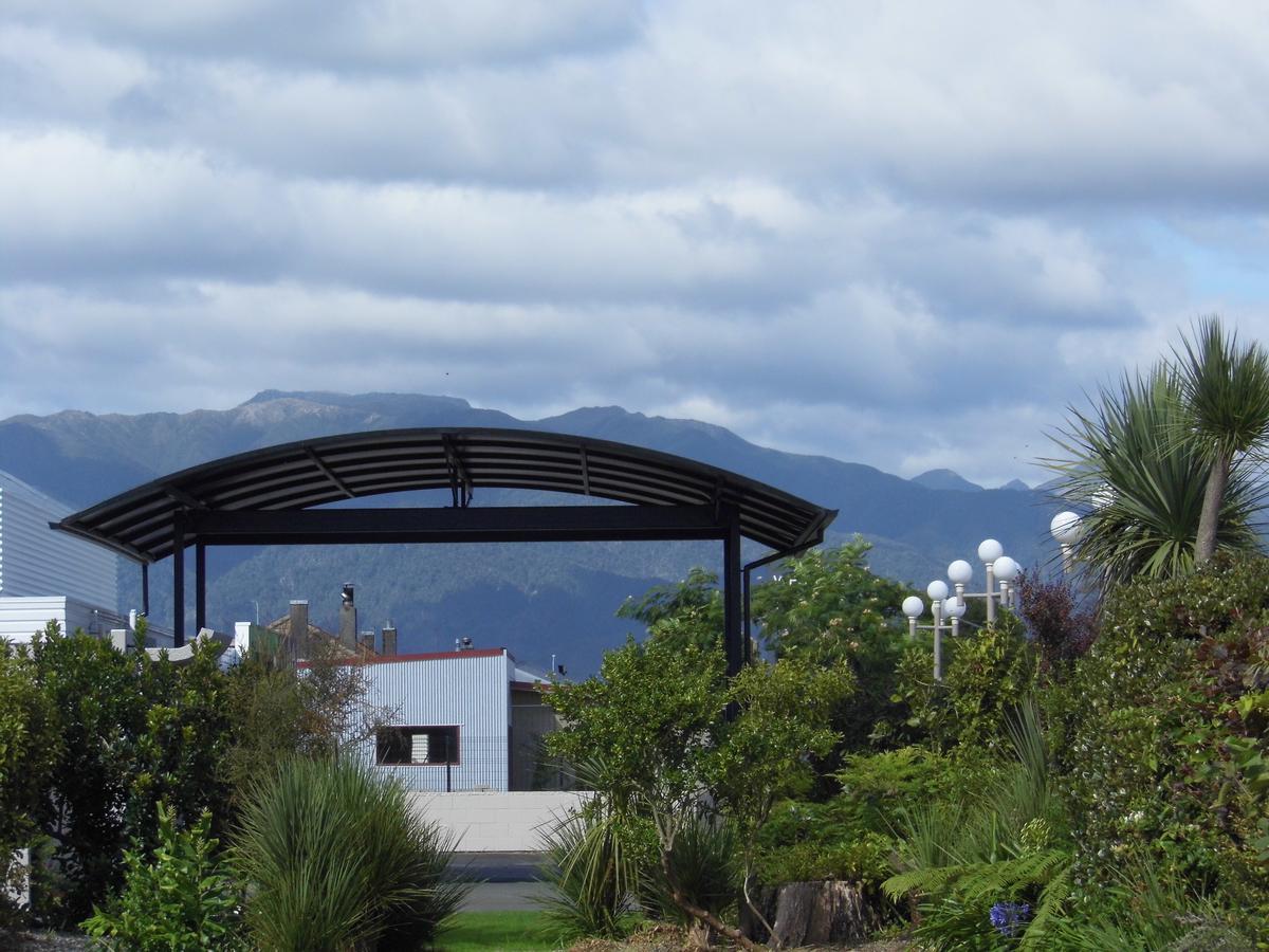 The Westport Hotel Exterior photo